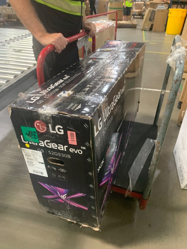 View 9 of *BROKEN SCREEN* LG 52" 5K2K 240Hz Curved Gaming Monitor