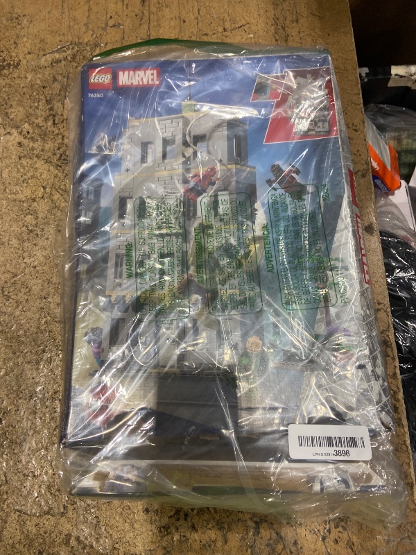 View 2 of **MISSING FIGURES AND SOME PIECES** LEGO Marvel Spider-Man vs. Hulk Epic Clash 76350