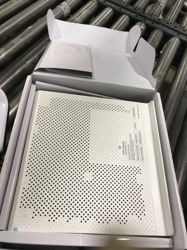 Photo 1 of ARRIS SURFboard SVG2482AC DOCSIS 3.0 Cable Modem/Router