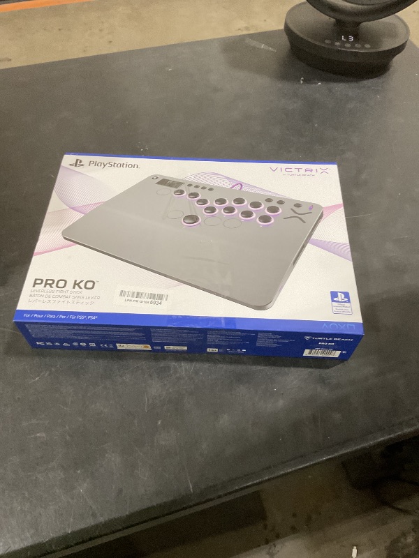 Photo 1 of Victrix Pro KO Leverless Fight Stick - Gray