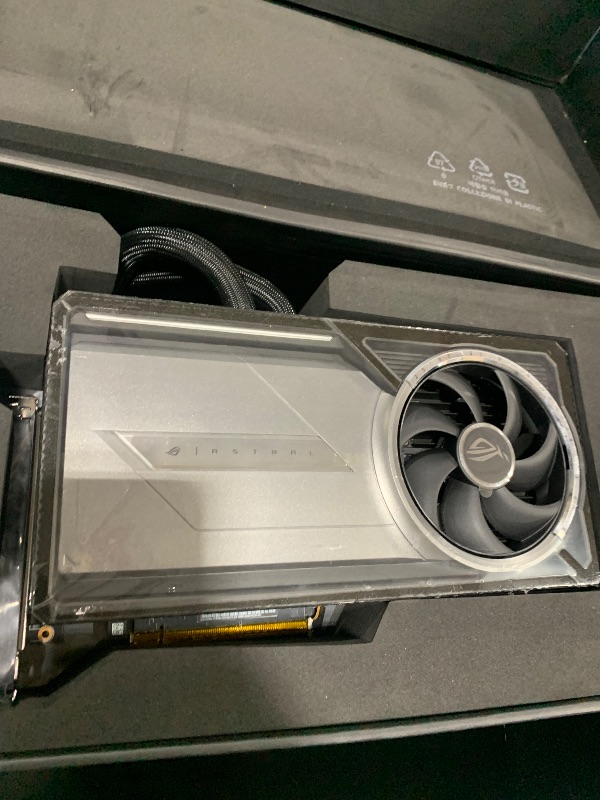 Photo 1 of ASUS ROG Astral LC GeForce RTX 5090 32GB GDDR7 OC Edition Gaming Graphics Card