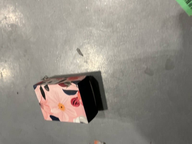 Photo 1 of [CASE IS BROKEN] TATOFY AirPods 4th Gen Case with MagSafe Stand (Green)