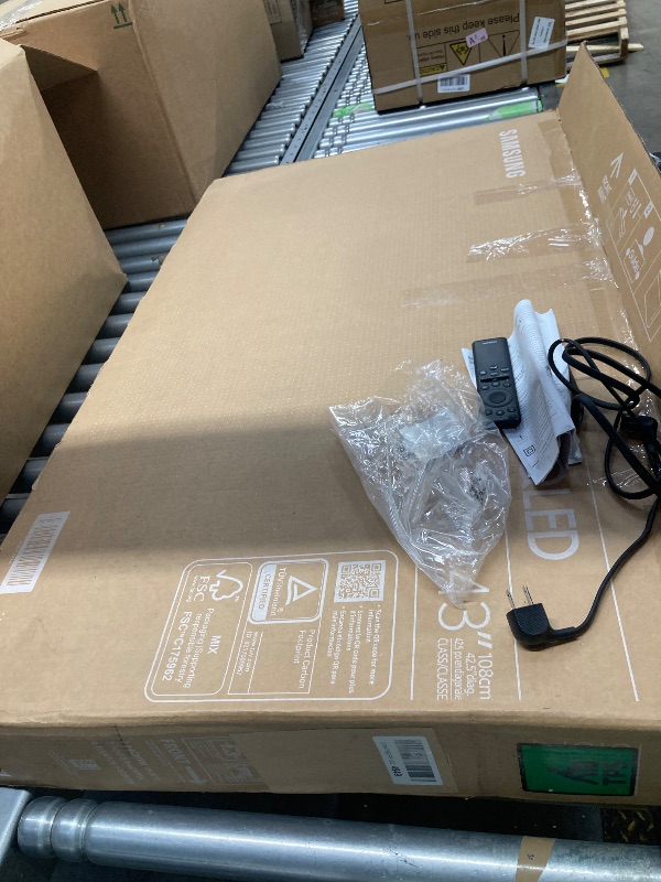 Photo 1 of ***NO REFUND/NO RETURN***
Samsung 43-Inch QLED Q7F Smart TV