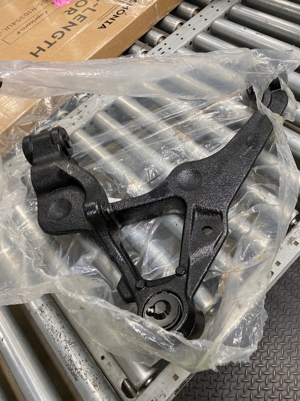 Photo 1 of *HEAVY* *Minor scratches* MOOG RK623127 Front Right Lower Suspension Control Arm and Ball Joint Assembly for Chevrolet Silverado 2500 HD