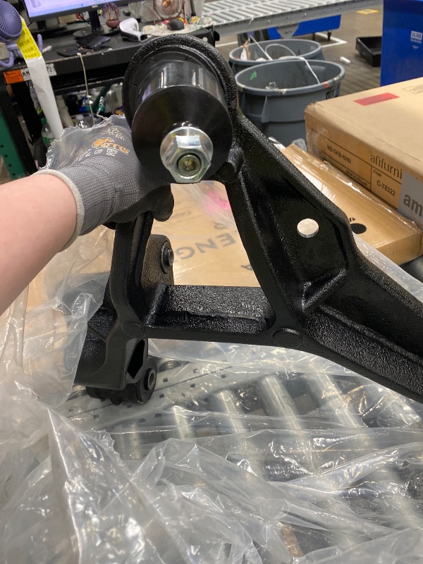 Photo 1 of *HEAVY* *Minor scratches* MOOG RK623127 Front Right Lower Suspension Control Arm and Ball Joint Assembly for Chevrolet Silverado 2500 HD