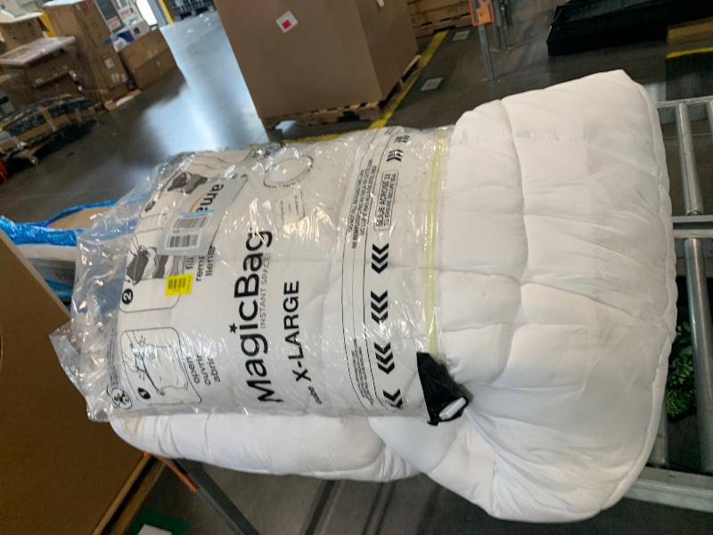 Photo 1 of ****USED MINOR DIRT MARKS NEEDS TO BE WASHED ***** ChiXpace Dual Layer 4 Inch Memory Foam Mattress Topper Queen - 2 Inch Gel Memory Foam and 2 Inch Pillow Top Mattress Pad, 7-Zone Egg Crate 2-in-1 Design (White)