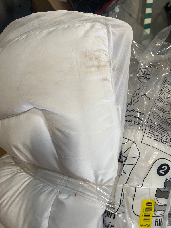 Photo 1 of ****USED MINOR DIRT MARKS NEEDS TO BE WASHED ***** ChiXpace Dual Layer 4 Inch Memory Foam Mattress Topper Queen - 2 Inch Gel Memory Foam and 2 Inch Pillow Top Mattress Pad, 7-Zone Egg Crate 2-in-1 Design (White)