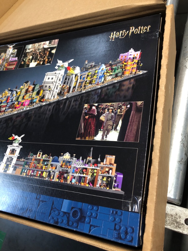 Photo 1 of ***FACTORY SEALED ***
LEGO Harry Potter Diagon Alley Wizarding Shops Building Set (76444)