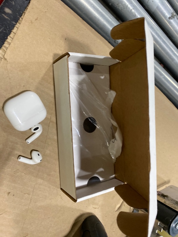 Photo 1 of Apple Airpods 4 (Renewed)