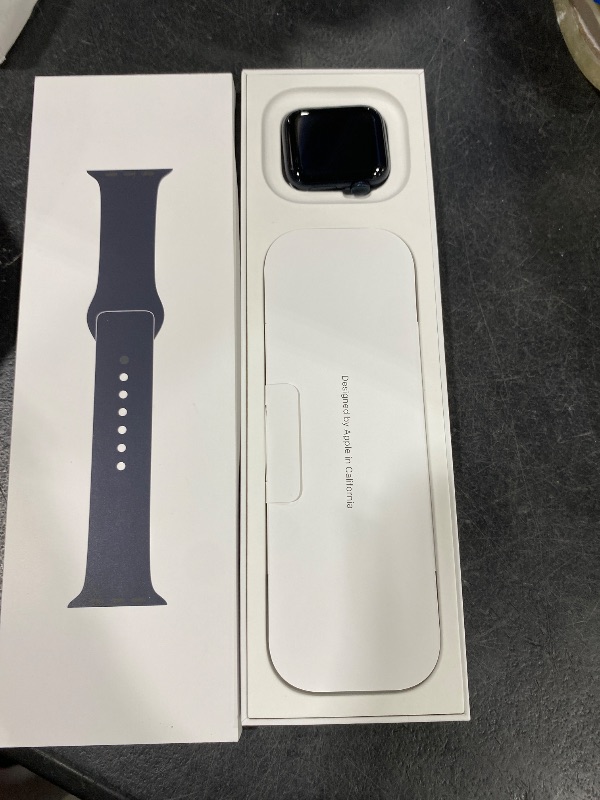 Photo 1 of Apple Watch SE (2nd Gen) GPS 40mm Smartwatch