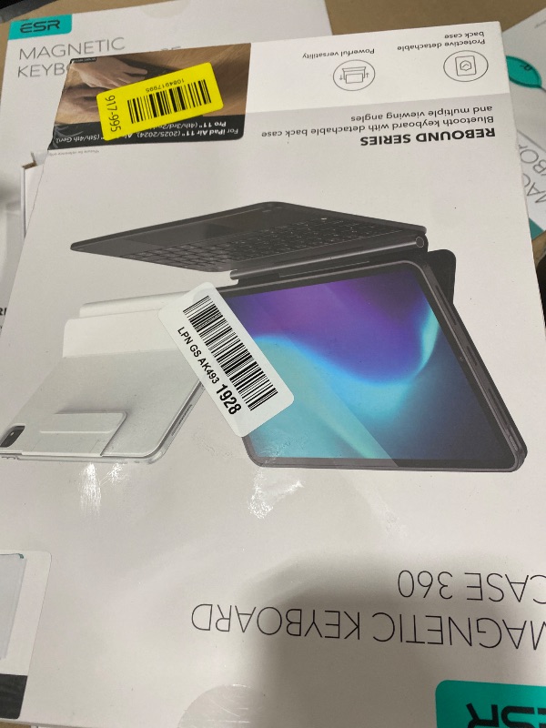 Photo 1 of ESR Keyboard Case for iPad Air 11"/Pro 11"
