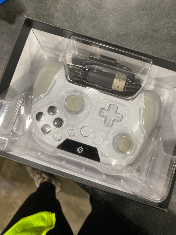 Photo 1 of EasySMX X20 Wireless Gaming Controller
