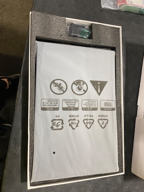 Photo 1 of MAFNKOU 16" 4K Portable Monitor
