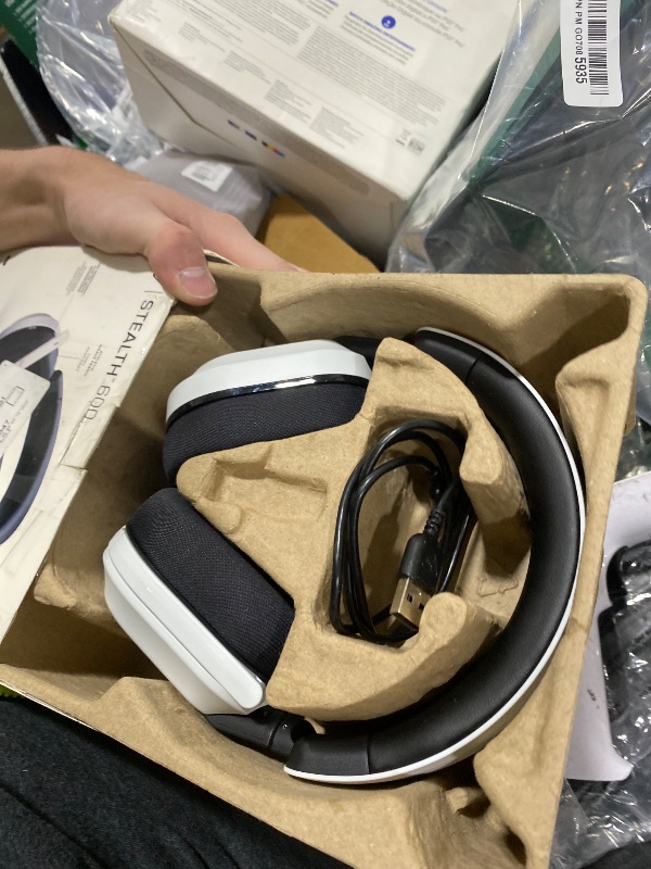 Photo 1 of Turtle Beach Stealth 600 Wireless Gaming Headset for Xbox, PS5, PC, Mobile