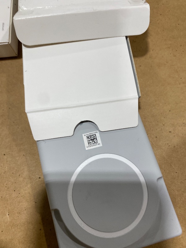 Photo 1 of Samsung Galaxy Magnetic Wireless Battery Pack