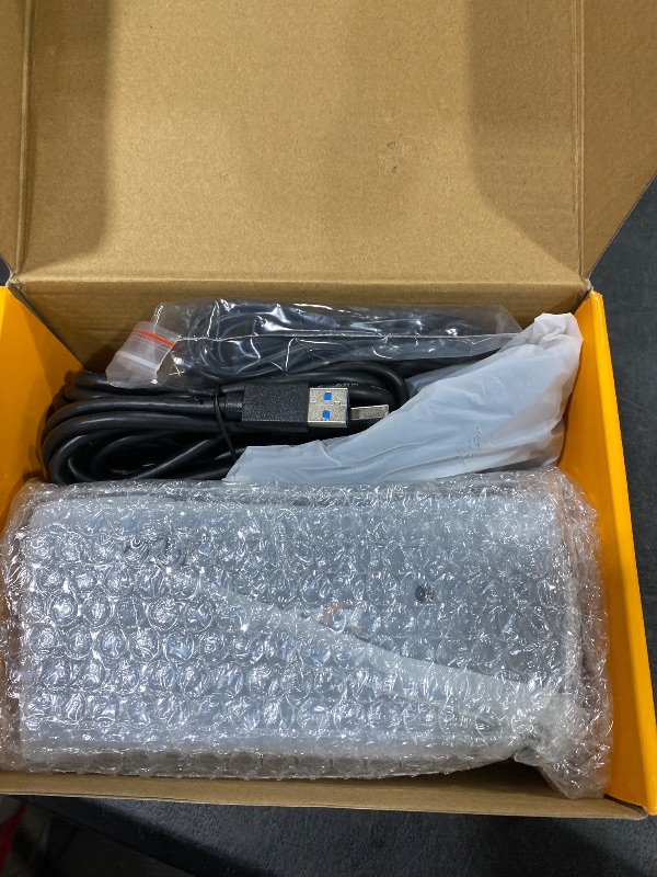 Photo 1 of NAWEN HDMI Displayport KVM Switch 3 Monitors