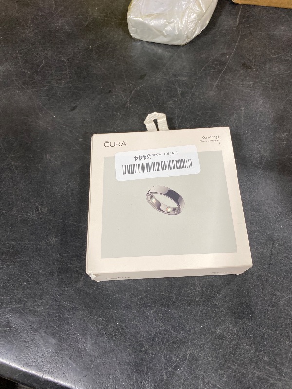 Photo 1 of OURA Ring 5 Smart Ring - Silver - Size 6