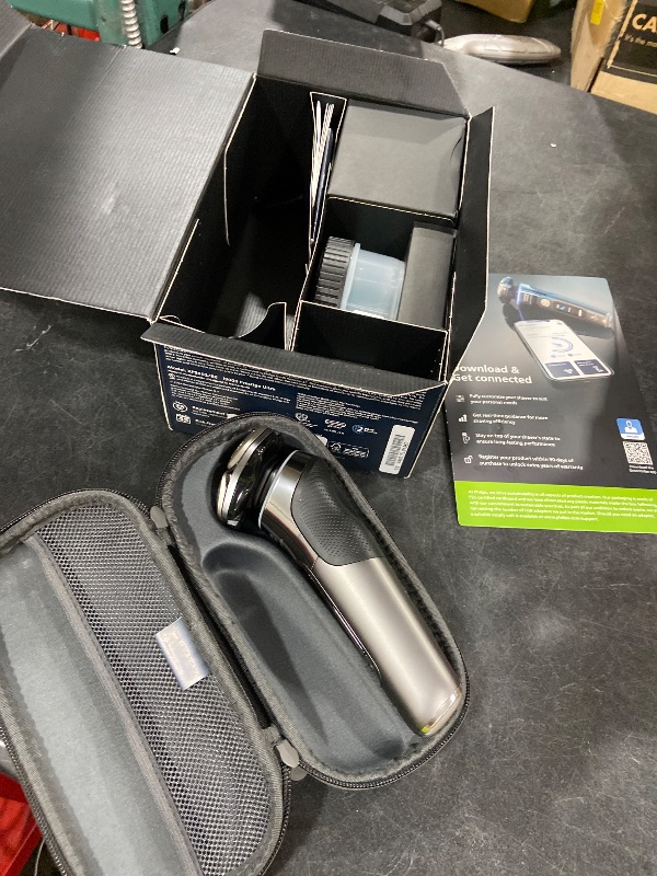 Photo 1 of Philips Norelco i9000 Prestige Ultra Electric Shaver