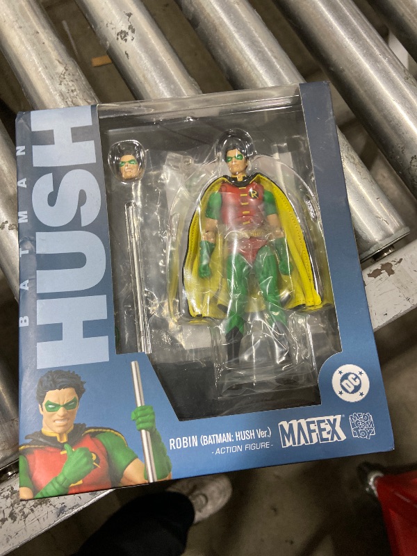 Photo 1 of Medicom Toy MAFEX Robin Action Figure (Batman: Hush)
