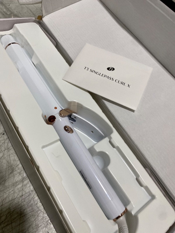 Photo 1 of T3 SinglePass Curl X 1.25" Curling Iron