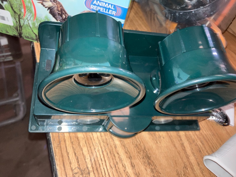 Photo 1 of 2026 New Ultrasonic Bird Repeller Solar Powered Outdoor Motion Activated Bird Pigeon Deterrents for Outside IP65 Woodpecker Goose Repellent Devices for Rooftops Porch Patio Balconies
