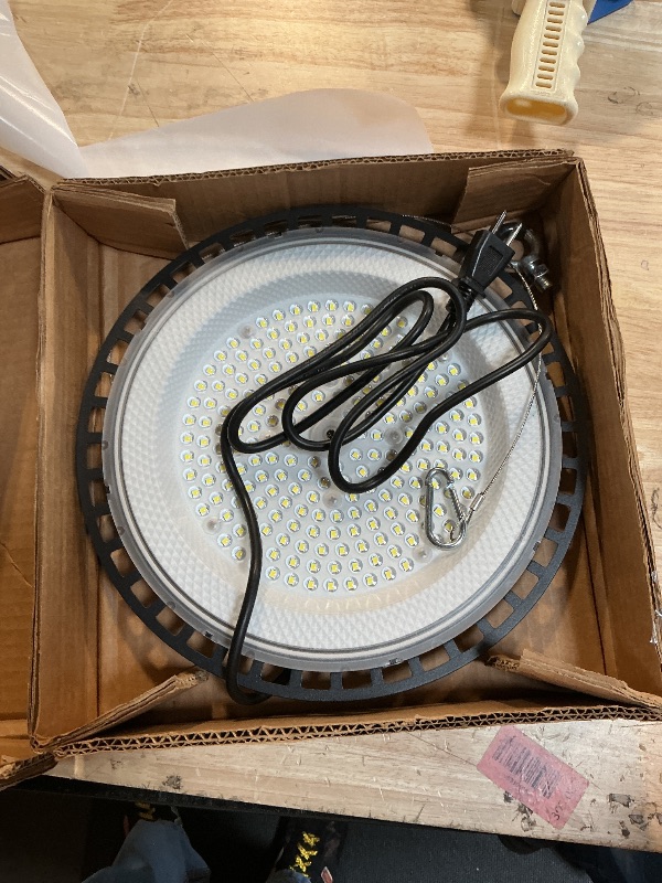 Photo 1 of 1 Pack Led High Bay Light 200W, 6500K UFO High Bay Led Shop Lights with 22000 lm, Durable High Bay Lighting with US Plug & Brackets, IP65 Commercial Light Fixture for Workshop, Warehouse