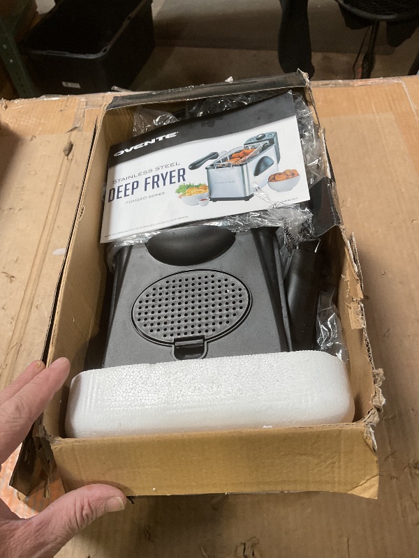 Photo 1 of **FOR PARTS ONLY/NON-FUNCTIONAL*** OVENTE Electric Deep Fryer, 2L Capacity, 1500W, Silver FDM2201BR