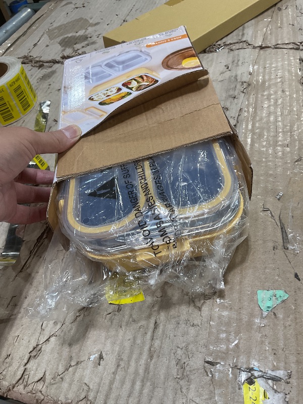 Photo 1 of **FOR PARTS ONLY/ HAS DAMAGED PIECES**** Leak proof lunch box