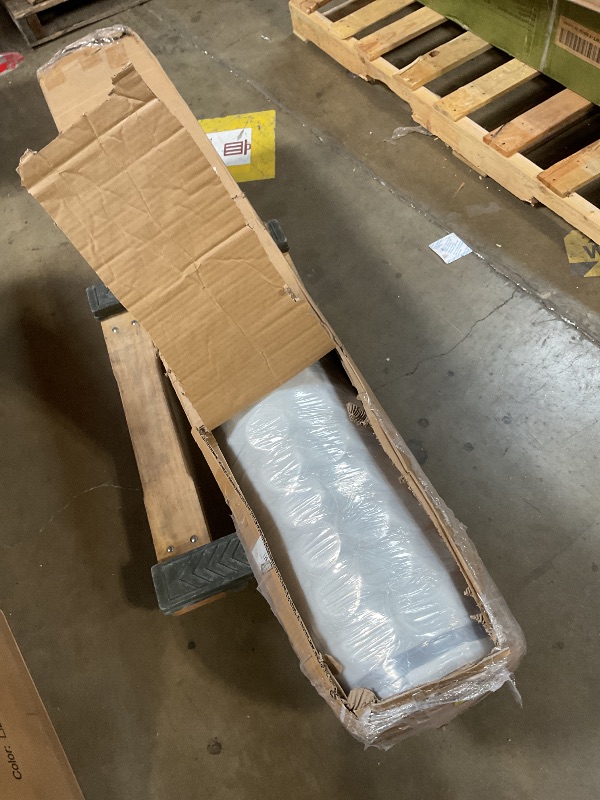 Photo 1 of **QUEENN MATTRESS UNKNOWN BRAND**