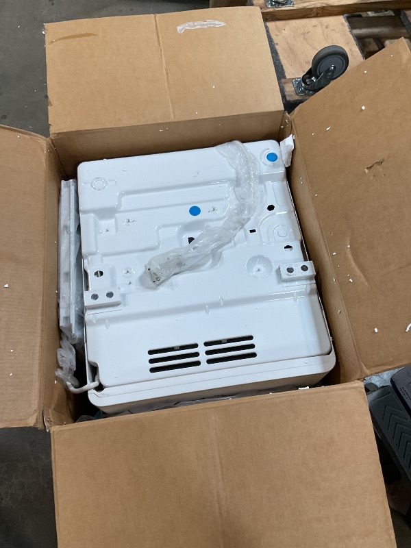 Photo 1 of **PARTS ONLY**
Midea 7,800 BTU Window Air Conditioner, Inverter Technology, 340 Sq Ft