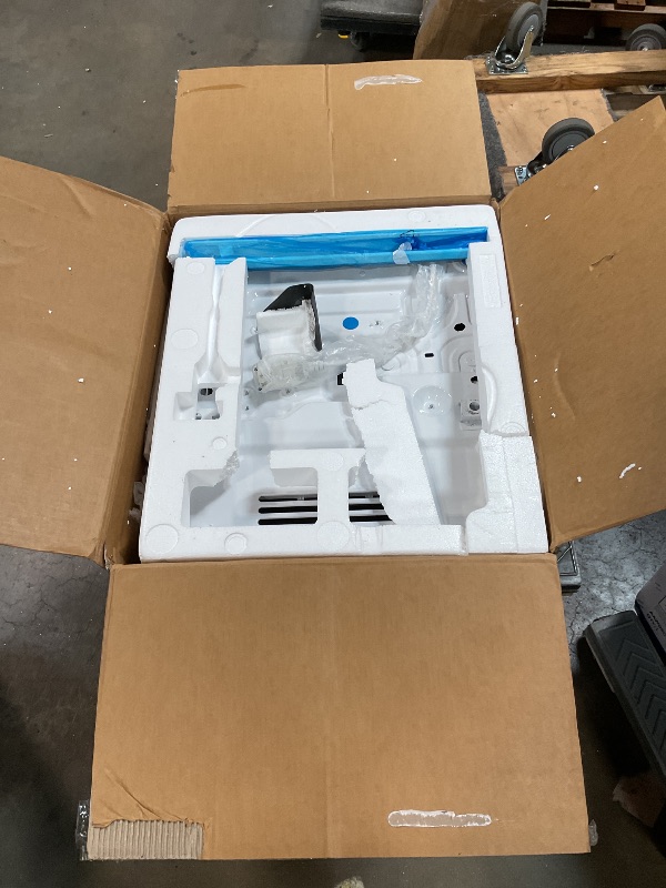 Photo 1 of **PARTS ONLY**
Midea 7,800 BTU Window Air Conditioner, Inverter Technology, 340 Sq Ft