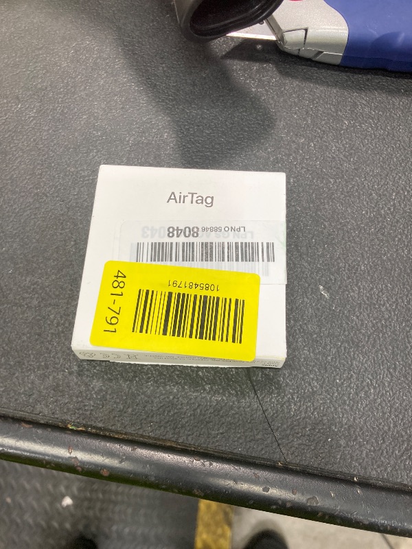 Photo 1 of **Its doesnt work**Apple AirTag (2nd Generation): Tracker for Keychain, Wallet, and More; Locator with Sound; Simple One-Tap Setup with iPhone or iPad; Key Finder with up to 1.5X Precision Finding Range