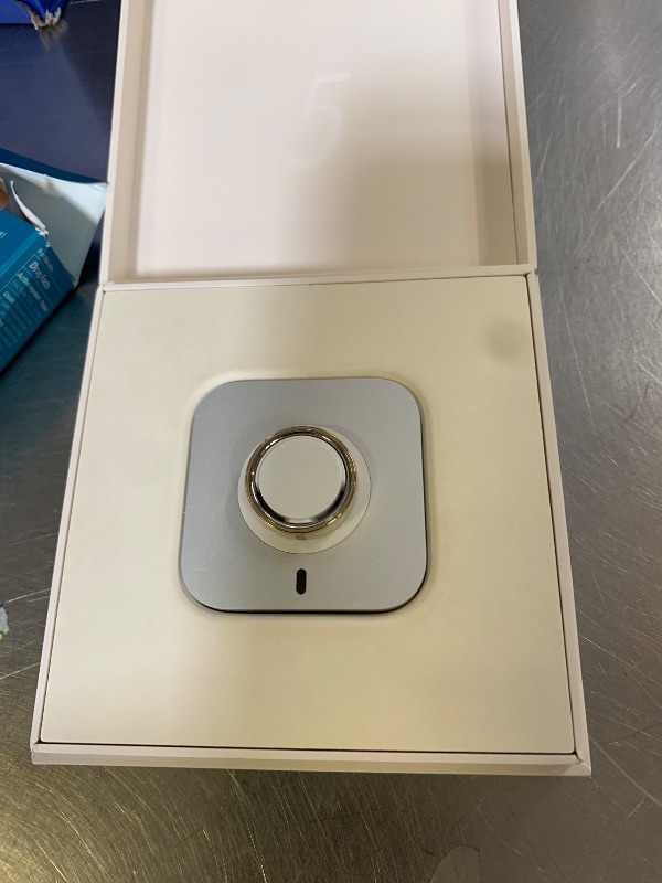 Photo 1 of Oura Ring 5 Smart Ring - Gold - Size 9