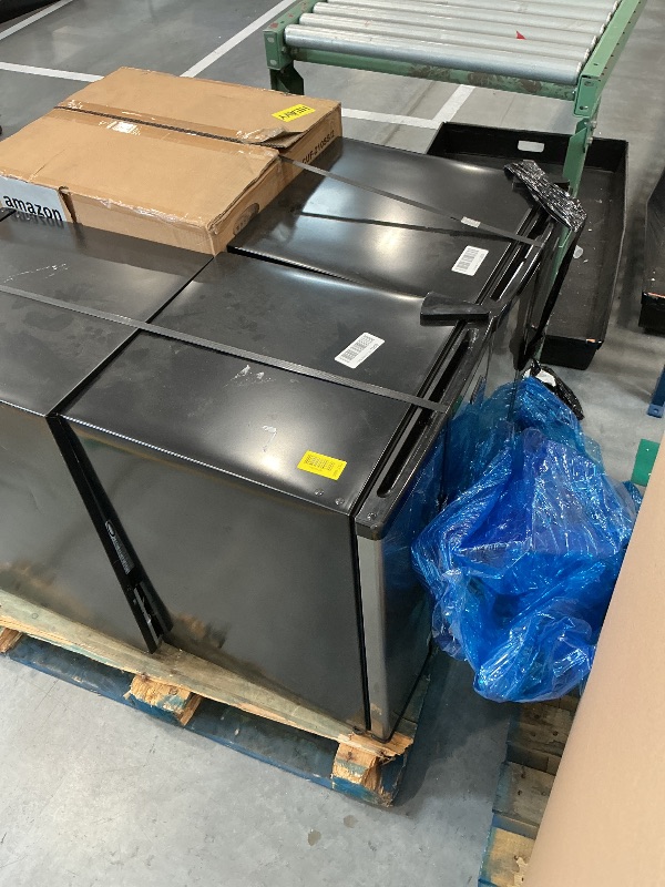 View 2 of Whynter 2.1 Cu Ft Upright Freezer