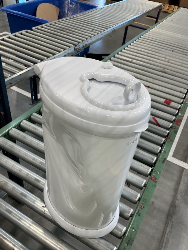 Photo 1 of platic bin