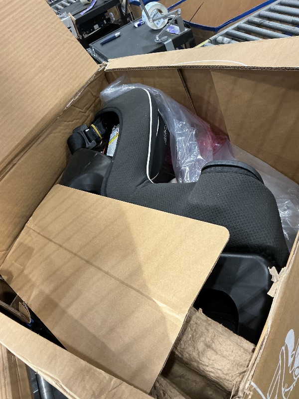 View 3 of Graco Extend2Fit 2-in-1 Convertible Car Seat