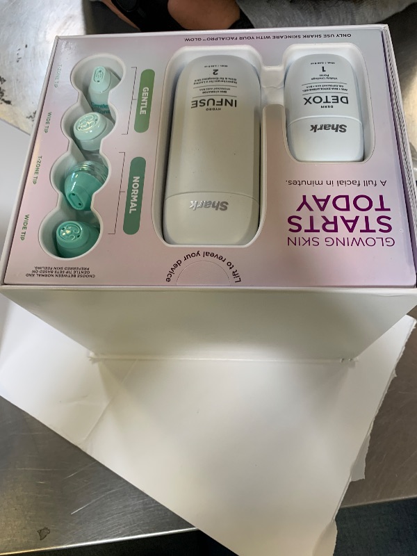 Photo 1 of Shark FacialPro Glow + DePuffi FH320PL Facial & Contrast Therapy