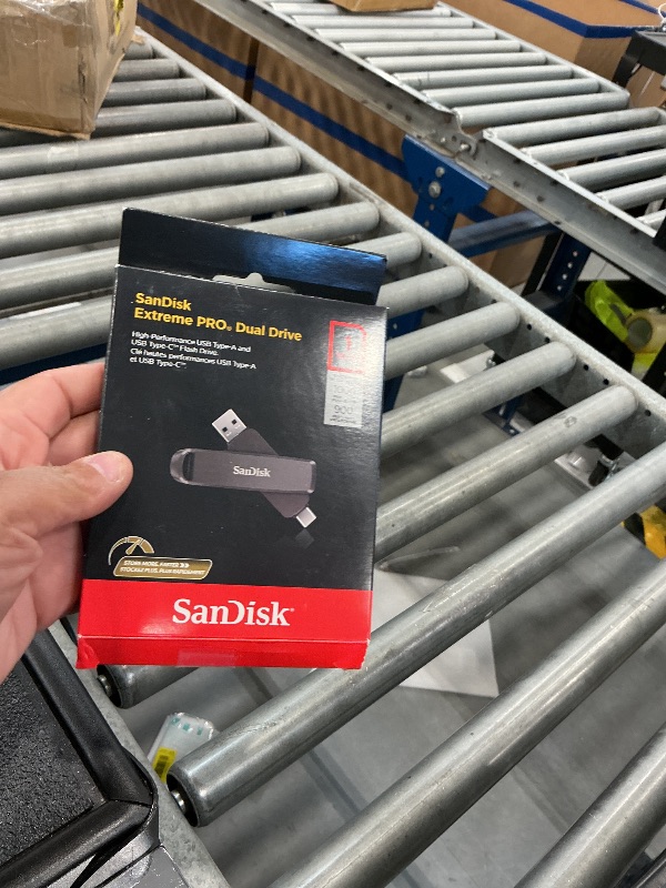 View 2 of SanDisk 1TB Extreme PRO Dual Drive USB-C/USB-A