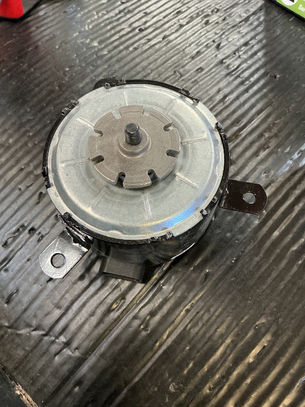 Photo 1 of GM Genuine Parts 92191945 Engine Cooling Fan Motor