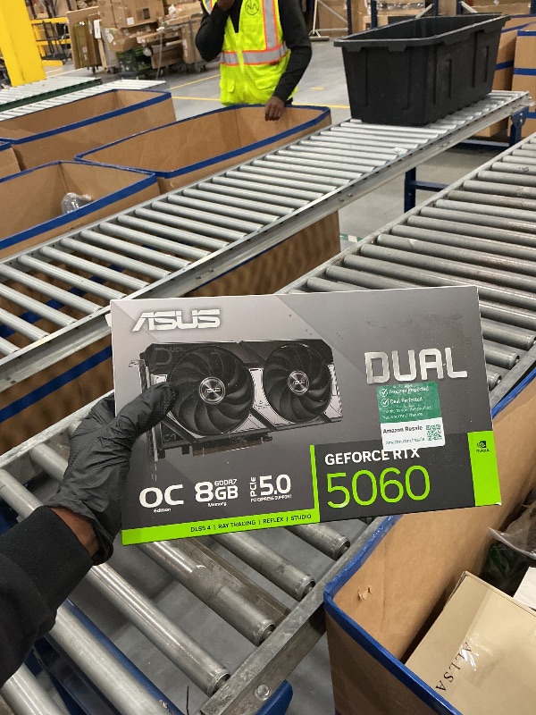 Photo 1 of ASUS Dual RTX 5060 8GB GDDR7 OC Graphics Card