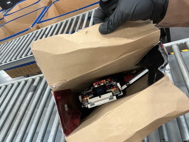 Photo 1 of LEGO Icons Lamborghini Countach 5000 Quattrovalvole Model Kit