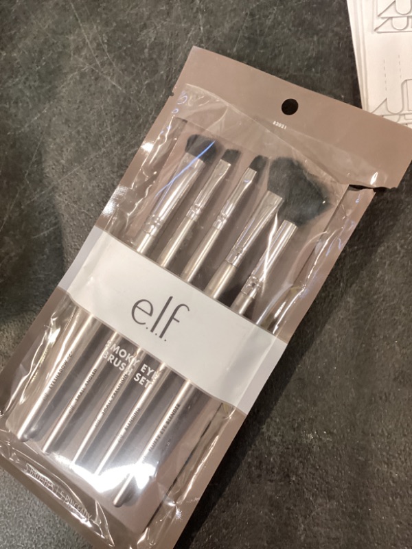 Photo 1 of e.l.f. Smoky Eye Brush Kit, 5-Piece Makeup Brush Kit For Creating A Smoky Eye Look, Apply & Blend Eyeshadow, Vegan & Cruelty-Free