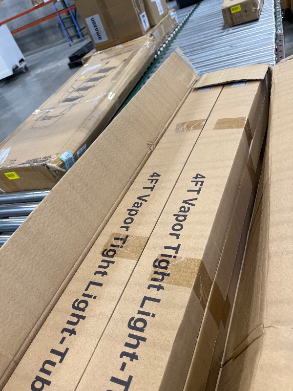 Photo 1 of Bekada 4FT LED Vapor Tight Lights, 4’ Vapor Proof Light Fixtures for Car Wash, Walk in Freezer, Workshop, Boat Dock, 40W 5600LM 5000K, Commercial Bay Lighting IP65 Waterproof, Clear Cover, 6Pack