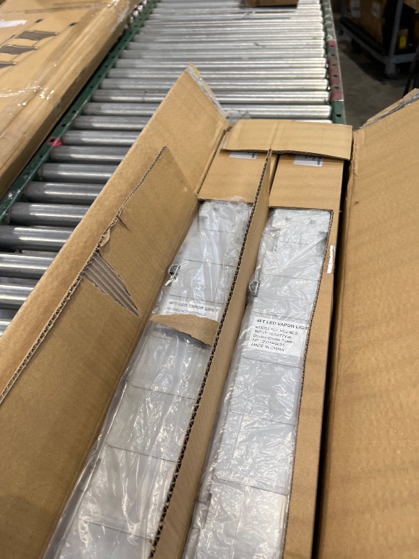 Photo 1 of Bekada 4FT LED Vapor Tight Lights, 4’ Vapor Proof Light Fixtures for Car Wash, Walk in Freezer, Workshop, Boat Dock, 40W 5600LM 5000K, Commercial Bay Lighting IP65 Waterproof, Clear Cover, 6Pack