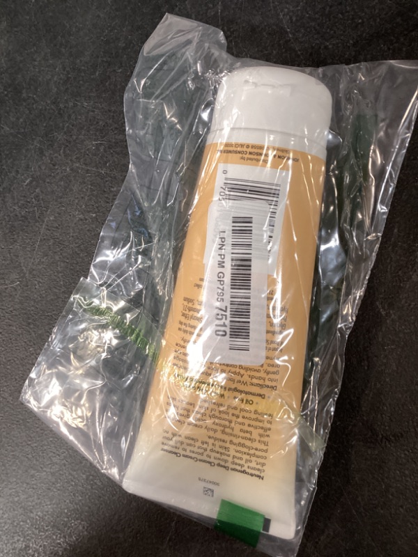 Photo 1 of Neutrogena Deep Clean Daily Facial Cream Cleanser with Beta Hydroxy Acid to Remove Dirt, Oil & Makeup, Alcohol-Free, Oil-Free & Non-Comedogenic, 7 fl. oz