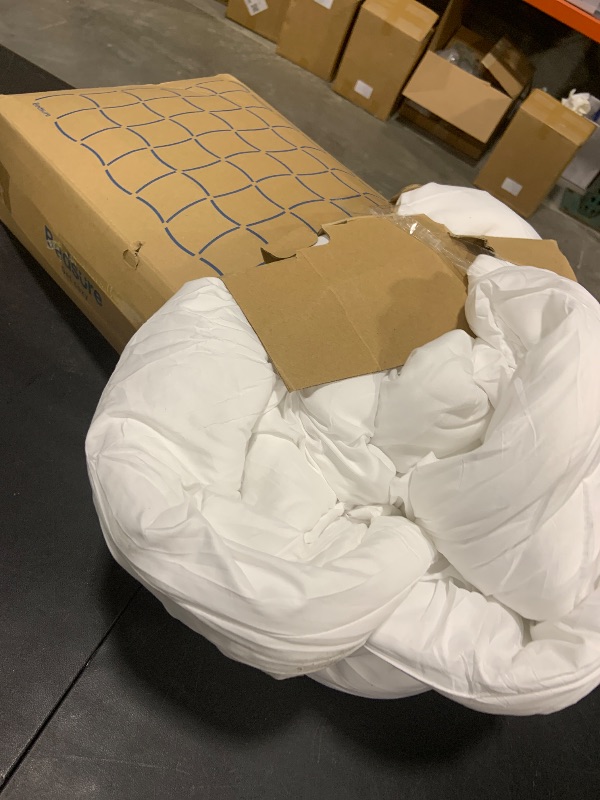 Photo 1 of Bedsure King Comforter White Down Alternative