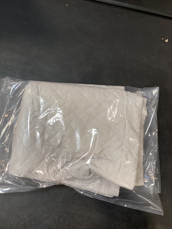 Photo 1 of Grey 2 pillow cases king size