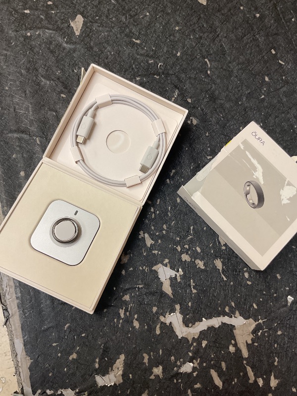 Photo 1 of Oura Ring 5 - Stealth - Size 9 - World's Smallest Smart Ring - Sleep, Activity, Women's Health, AI Advisor, 1 Week of Battery Life, Oura App, Android & iOS Compatible