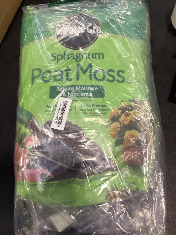 Photo 1 of Miracle Gro 85278430 8 Qt Miracle-Gro Sphagnum Peat Moss 0.19-0.11-0.15