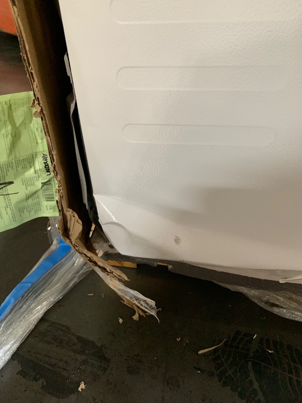 Photo 1 of ***TRUCK/TRAILER PICKUP ONLY***

BLACK+DECKER 21 Cu. Ft. Convertible Freezer Refrigerator, Upright Freezer or All Fridge with Glass Shelves, Reversible Door, R600a Refrigerant, ENERGY STAR rated, Frost Free, BUC2100JW, White